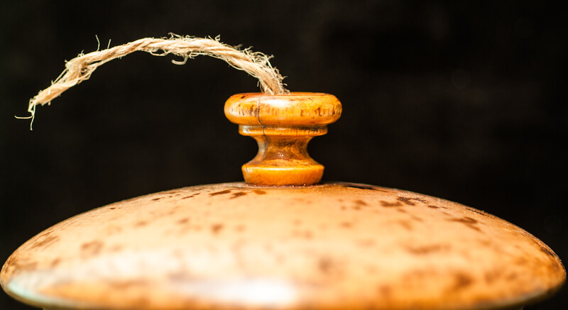 A boxwood chalking line container with early scissors.