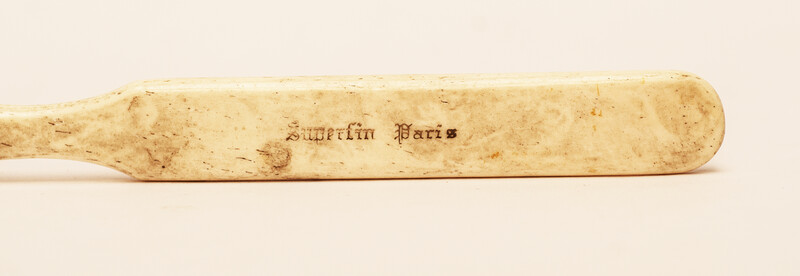 A French sheet with nine different brushes.