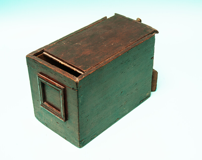 A small early 19th C well made painted oak ladies box with 2 compartments.