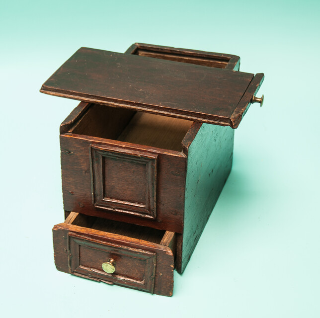 A small early 19th C well made painted oak ladies box with 2 compartments.