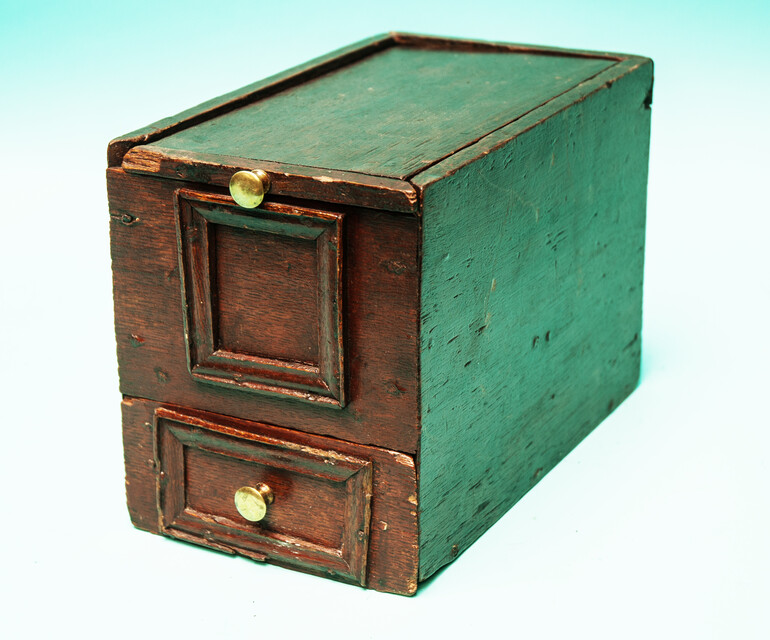 A small early 19th C well made painted oak ladies box with 2 compartments.