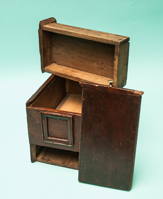 A small early 19th C well made painted oak ladies box with 2 compartments.