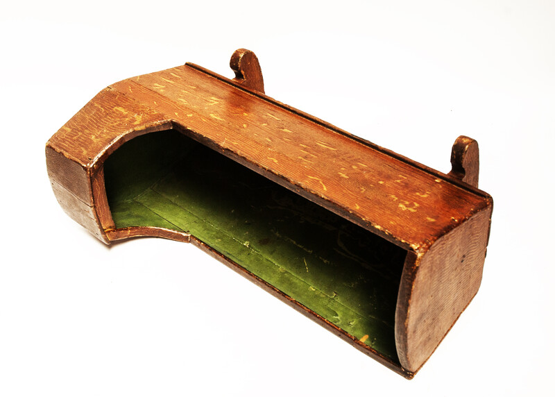A well made nineteenth century dolls cradle.