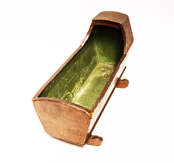 A well made nineteenth century dolls cradle.