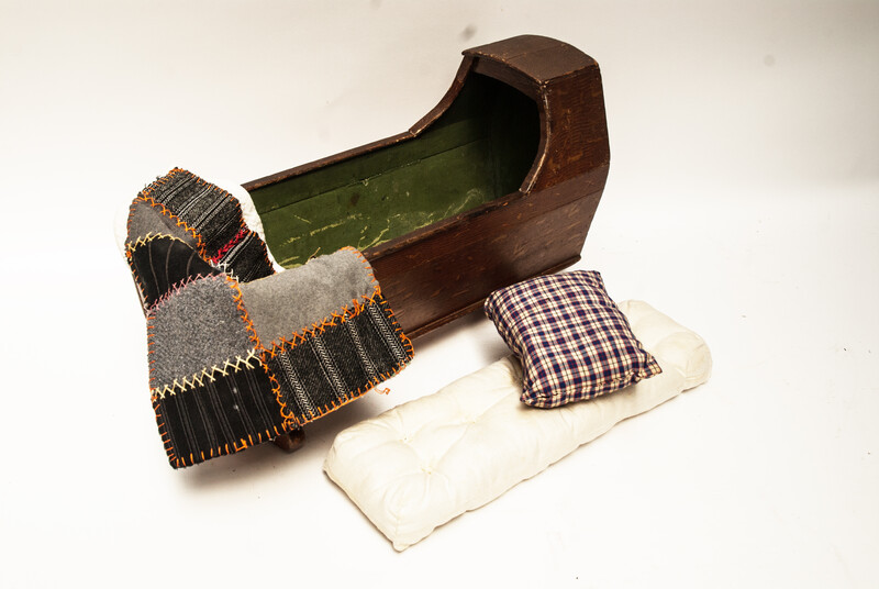 A well made nineteenth century dolls cradle.