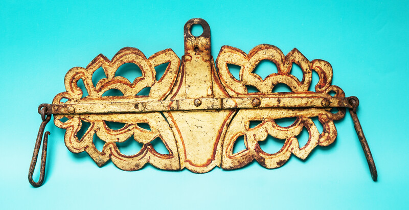 An 18th C. wrought iron guilt pennant board.