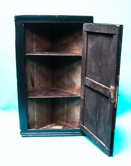 An 18th century flat painted hanging corner cabinet from Ameland.