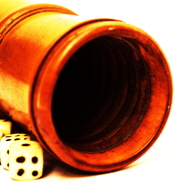 An attractive boxwood dice box with 5 dices.