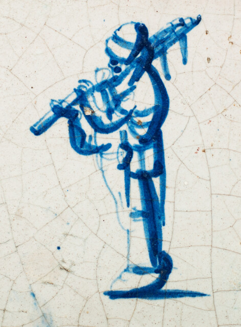 An early 17th C Delft blue tile with a bagpipe player.