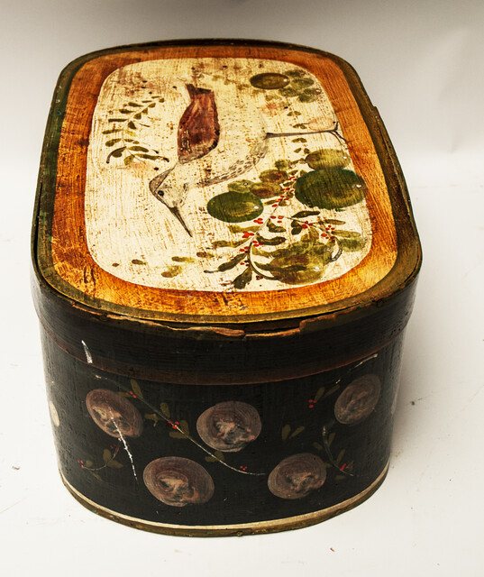 An early 18th C painted beechwood box from Thüringen featuring a snipe.