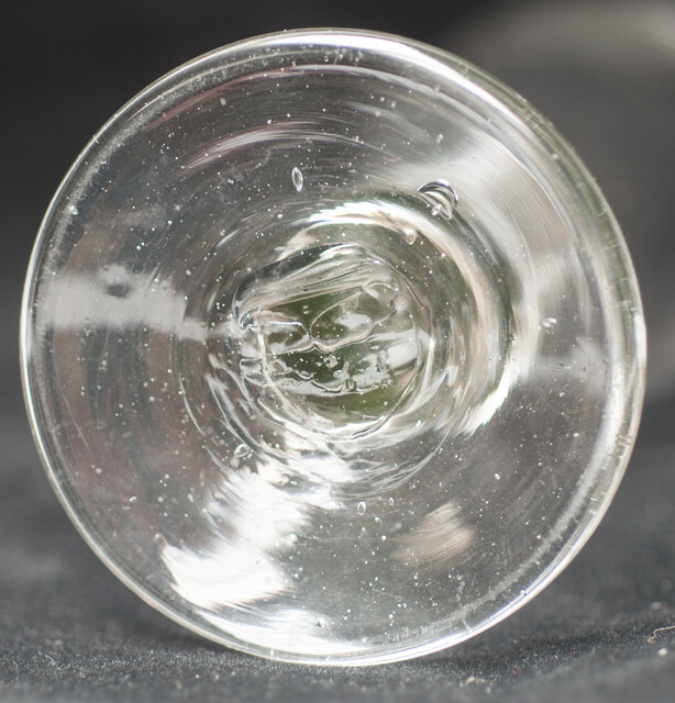 Six early nineteenth century champagne fluteglasses in mint condition.
