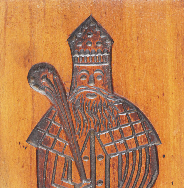 Two Dutch wooden cooky moulds, one of which with Saint Nicholas.