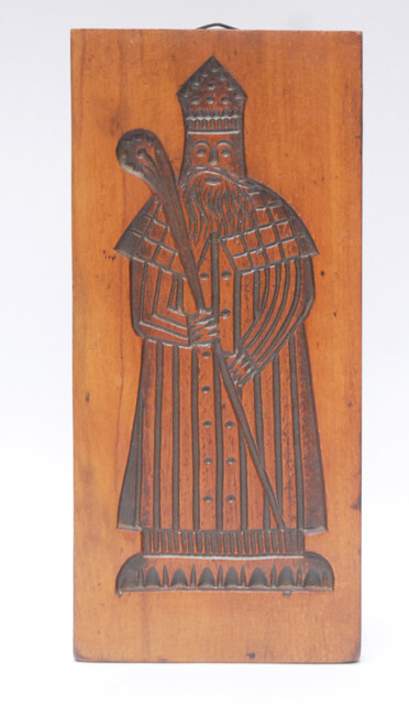 Two Dutch wooden cooky moulds, one of which with Saint Nicholas.